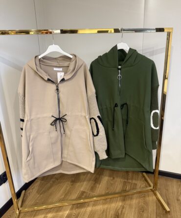 Narzutka z kapturem, sweterkowe rękawy, kurtka idealna na wiosnę