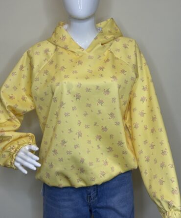 bluza damska z kapturem żółta w kwiaty