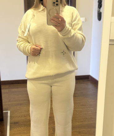 komplet dzianinowy damski beżowy bluzka i spodnie