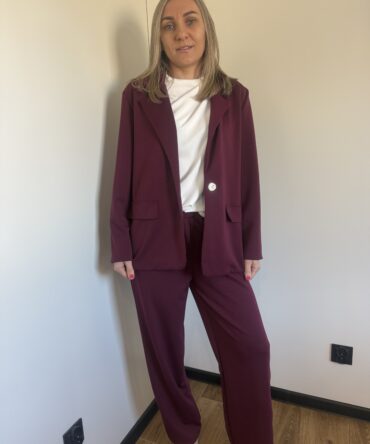 garnitur-damski-bordowy