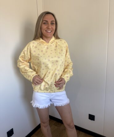 Białe spodenki jeansowe damskie elastyczne postrzępione