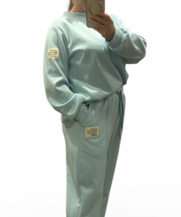 komplet-dresowy-damski-stylizacja